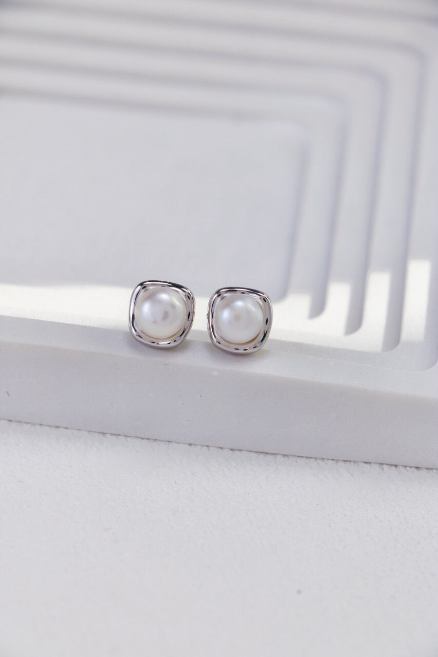 Fashion Temperament Pearl Stud Earrings-3